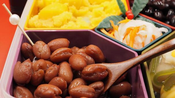 うずら豆の甘煮＆おせちお重詰め（食べる） おせち料理,うずら豆,お重詰めの写真素材