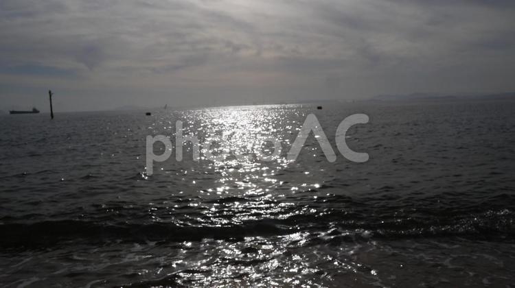 海が見える風景 大自然,海と山,青い海の写真素材