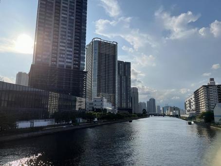 豊洲の夏空とリフレクション 豊洲の夏空とリフレクション 豊洲,運河,高層ビルの写真素材