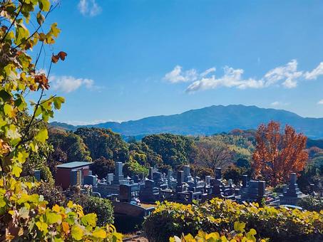 お墓参り 晩秋 お墓参り 晩秋 墓参り,先祖供養,秋風の写真素材