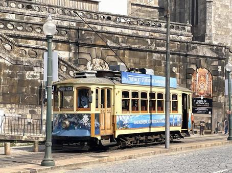 ポルトの路面電車 ポルトの路面電車 ポルト,ポルトガル,世界遺産の写真素材