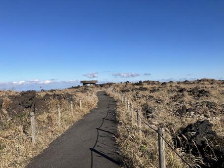 大島三原山山頂のススキ風景 大島,三原山,山頂の写真素材