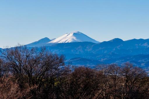 雪をかぶった浅間山 雪をかぶった浅間山の写真