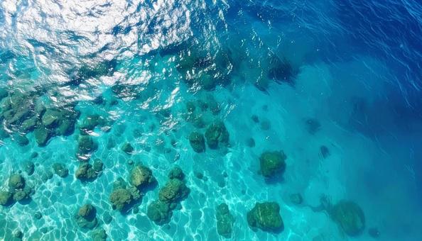 俯瞰でみる南国の海 俯瞰でみる南国の海 背景,海,きらめきの写真素材