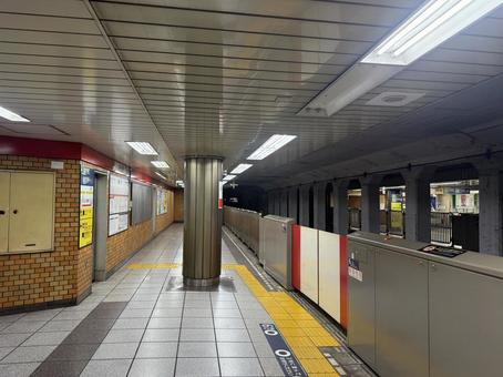 駅のホーム 駅のホームの写真