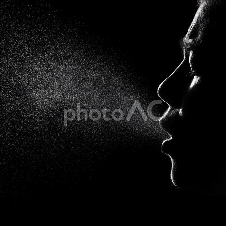 感染のリスク（咳・風邪） 飛沫,感染,女性の写真素材