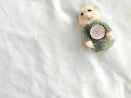 お金を大事にするシニア シニア,お金,１円玉の写真素材