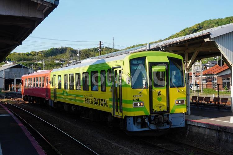 ＪＲ木次線の木次駅に停車中の普通列車 jr木次線,jr西日本,木次線の写真素材