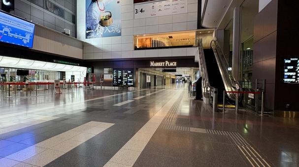 羽田空港　保安検査場付近　第１ターミナル 羽田空港,第一ターミナル,第１ターミナルの写真素材