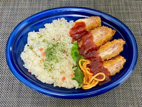 ピラフとチーズささみフライ弁当 ピラフとチーズささみフライ弁当 ピラフ,チーズささみフライ,弁当の写真素材