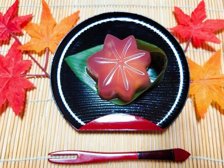 秋の和菓子(紅葉) 秋の和菓子(紅葉) 秋の和菓子,和菓子,秋の写真素材