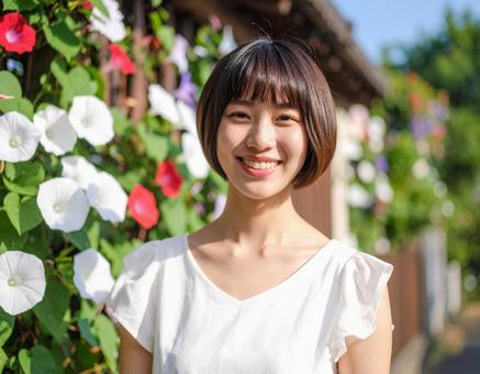 夏の朝・朝顔と笑顔の彼女 夏の朝・朝顔と笑顔の彼女の写真