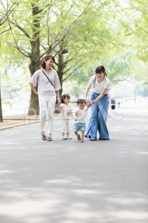 ママ友　母親　育児 ママ友,公園,女性の写真素材