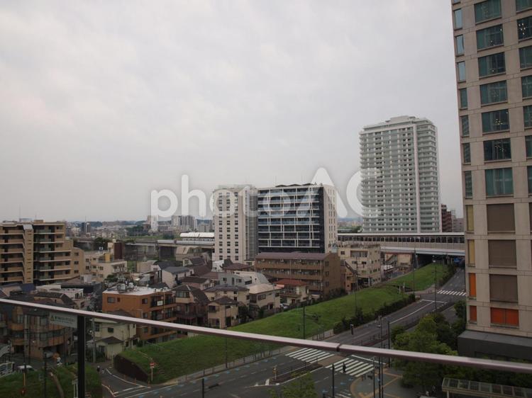 二子玉川にて　多摩川を渡る東急田園都市線 東京,世田谷区,二子玉川の写真素材