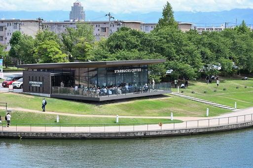 スターバックス 富山環水公園店 スターバックス 富山環水公園店 富山県,青空,コーヒーの写真素材