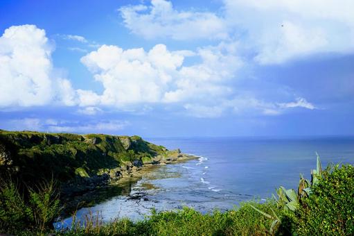 青い海と断崖絶壁 青い海と断崖絶壁 海,断崖,岬の写真素材