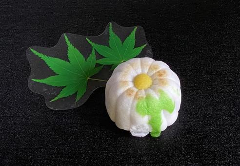 秋の和菓子じょうよまんじゅう 秋の和菓子じょうよまんじゅうの写真