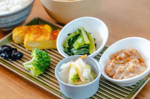 和朝食 納豆と味噌汁 和朝食 納豆と味噌汁 朝食,和食,和朝食の写真素材