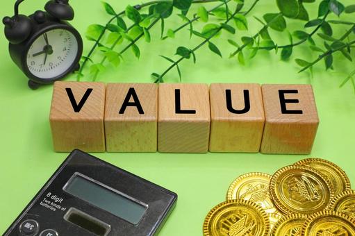 お金と時間の価値　VALUEの文字素材 value,バリュー,お金の写真素材