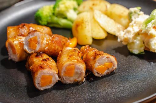 にんじん肉巻きの夕食 にんじん肉巻きの夕食 肉巻き,にんじん巻き,夕食の写真素材