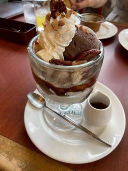 チョコレートパフェ チョコレートパフェ パフェ,チョコレート,デザートの写真素材