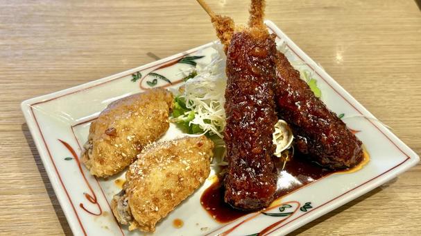 手羽先と味噌カツ 手羽先と味噌カツ 手羽先,味噌カツ,串カツの写真素材