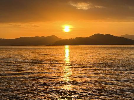 The Seto Inland Sea dyed orange, JPG The Seto Inland Sea dyed orange, JPG