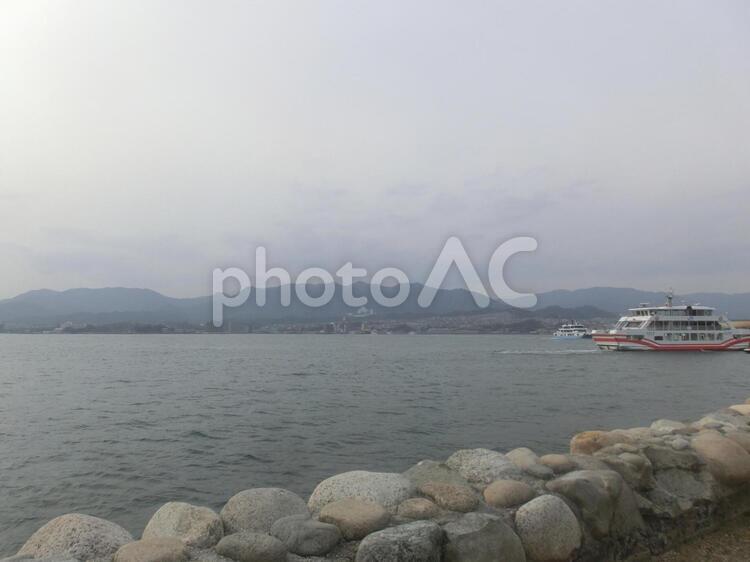 宮島と海の風景 しか,宮島,広島の写真素材