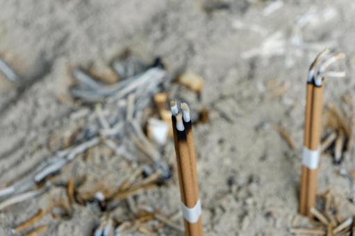 A scene of quietly smoking incense and ashes, JPG A scene of quietly smoking incense and ashes, JPG
