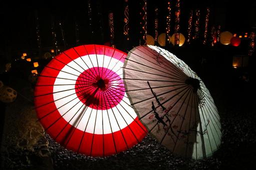 和傘と竹灯り 和傘と竹灯り 和傘,竹灯り,夜の写真素材