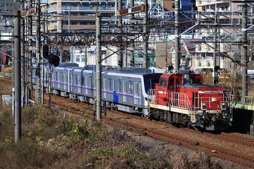 地下鉄を搬入する甲種輸送 鉄道,交通,乗り物の写真素材