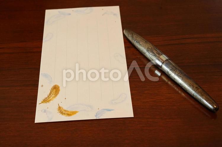 一筆箋と愛用の古い蒔絵の万年筆 万年筆,一筆箋,蒔絵の写真素材