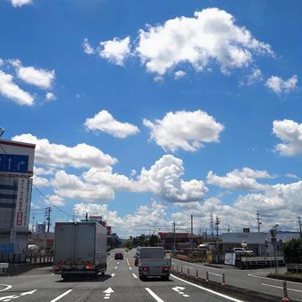 真夏のドライブ 車線変更中 真夏のドライブ 車線変更中 ドライブ,トラック,車線変更の写真素材