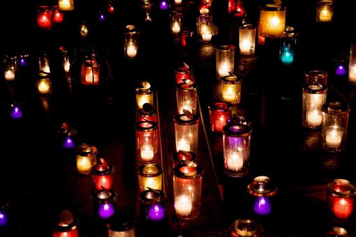 色とりどりのキャンドル キャンドル,灯篭,光の写真素材