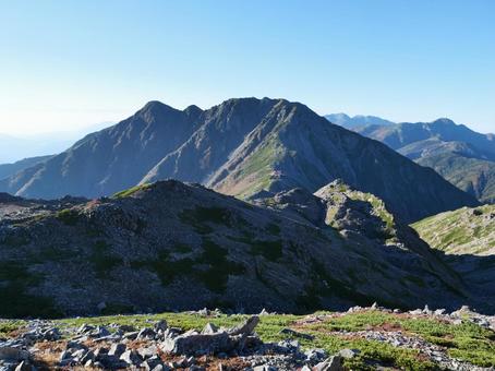 早朝の農鳥岳 早朝の農鳥岳の写真