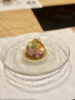 いくらと牛肉の芸術品 いくら,牛肉,芸術品の写真素材