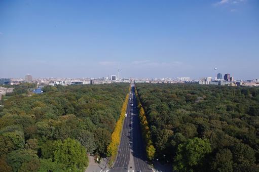 ジーゲスゾイレから見る森とベルリン市街 ジーゲスゾイレから見る森とベルリン市街 ジーゲスゾイレ,ティアガルテン,森の写真素材