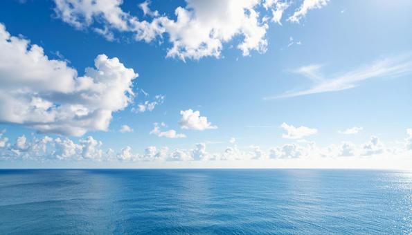鮮やかな青い海と青い空 水平線 絶景 鮮やかな青い海と青い空 水平線 絶景の写真