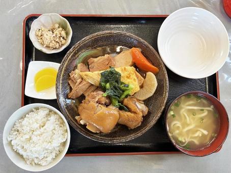 テビチの煮付け定食 テビチの煮付け定食 沖縄,沖縄料理,食堂の写真素材