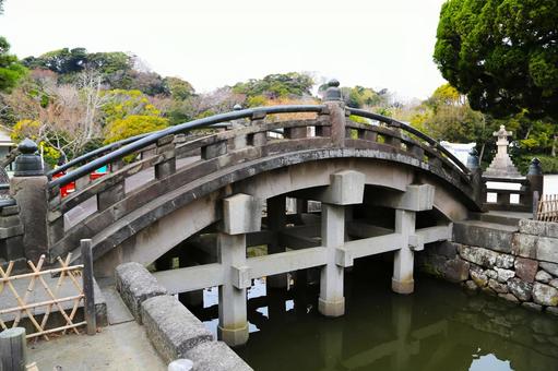 鶴岡八幡宮・太鼓橋2(神奈川県鎌倉市) 鶴岡八幡宮・太鼓橋2(神奈川県鎌倉市) 太鼓橋,反り橋,赤橋の写真素材