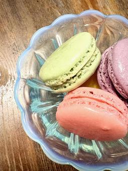 器に盛り付けたマカロン 06 マカロン,macaron,スィーツの写真素材