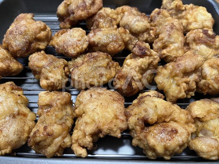 お家の揚げたて唐揚げ 食べ物,フード,夕食の写真素材
