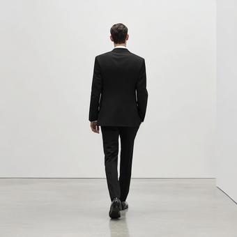 ビジネスシーンを演出する、スーツの後ろ姿 ビジネスシーンを演出する、スーツの後ろ姿の写真