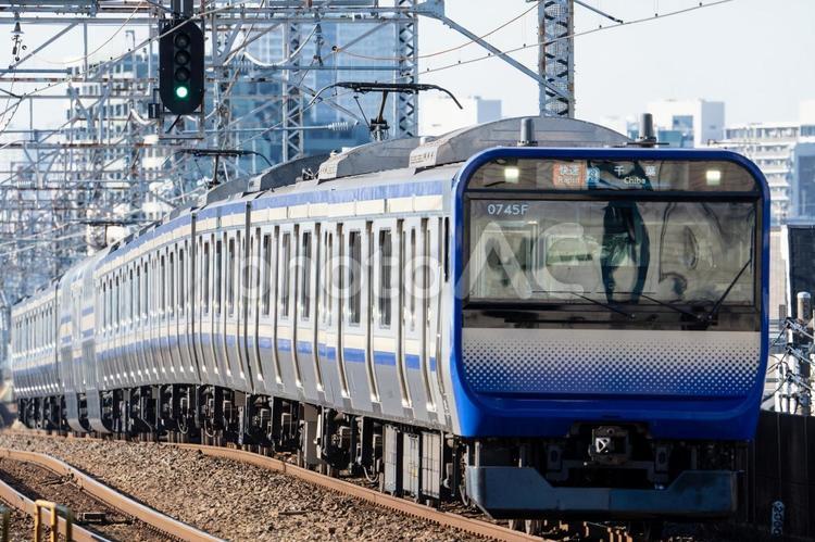 小岩駅を通過する総武線快速電車 交通,鉄道,電車の写真素材