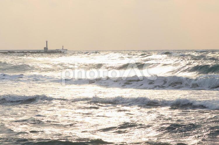 夕日に染まる日本海 日本海,夕日,白波の写真素材