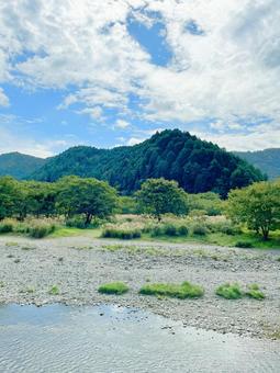 美山由良川からの山の景色 美山由良川からの山の景色の写真