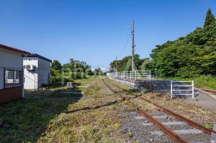 JR津軽線三厩駅列車の来ないホーム 鉄道,錆び,jrの写真素材