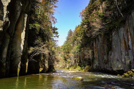 渓谷 山奥,崖,川の写真素材