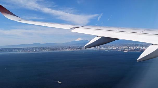 富士山 飛行機の翼  飛行機,羽田,東京の写真素材