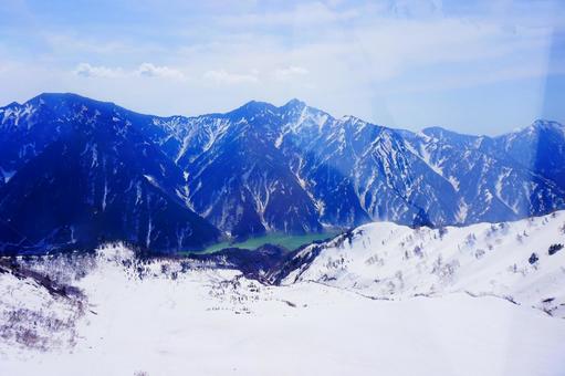 アルペンルートのロープウェイから見た景色 アルペンルートのロープウェイから見た景色 富山,立山連峰,立山ロープウェイの写真素材